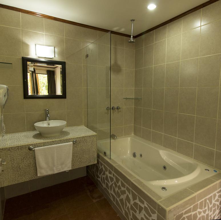 Copacabana Hotel And Suites (Adults Only) Jacó Chambre photo